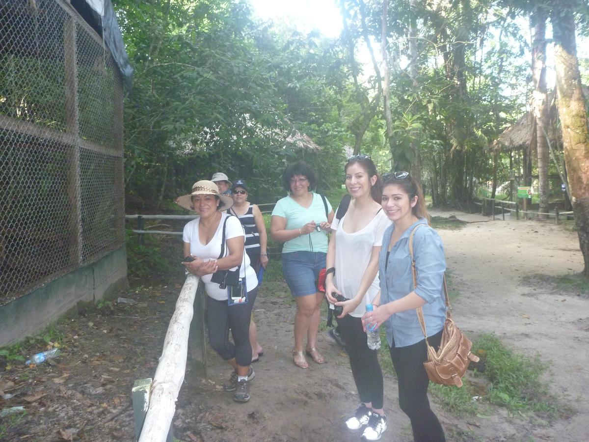Hospedaje Las Amazonas Iquitos Bagian luar foto