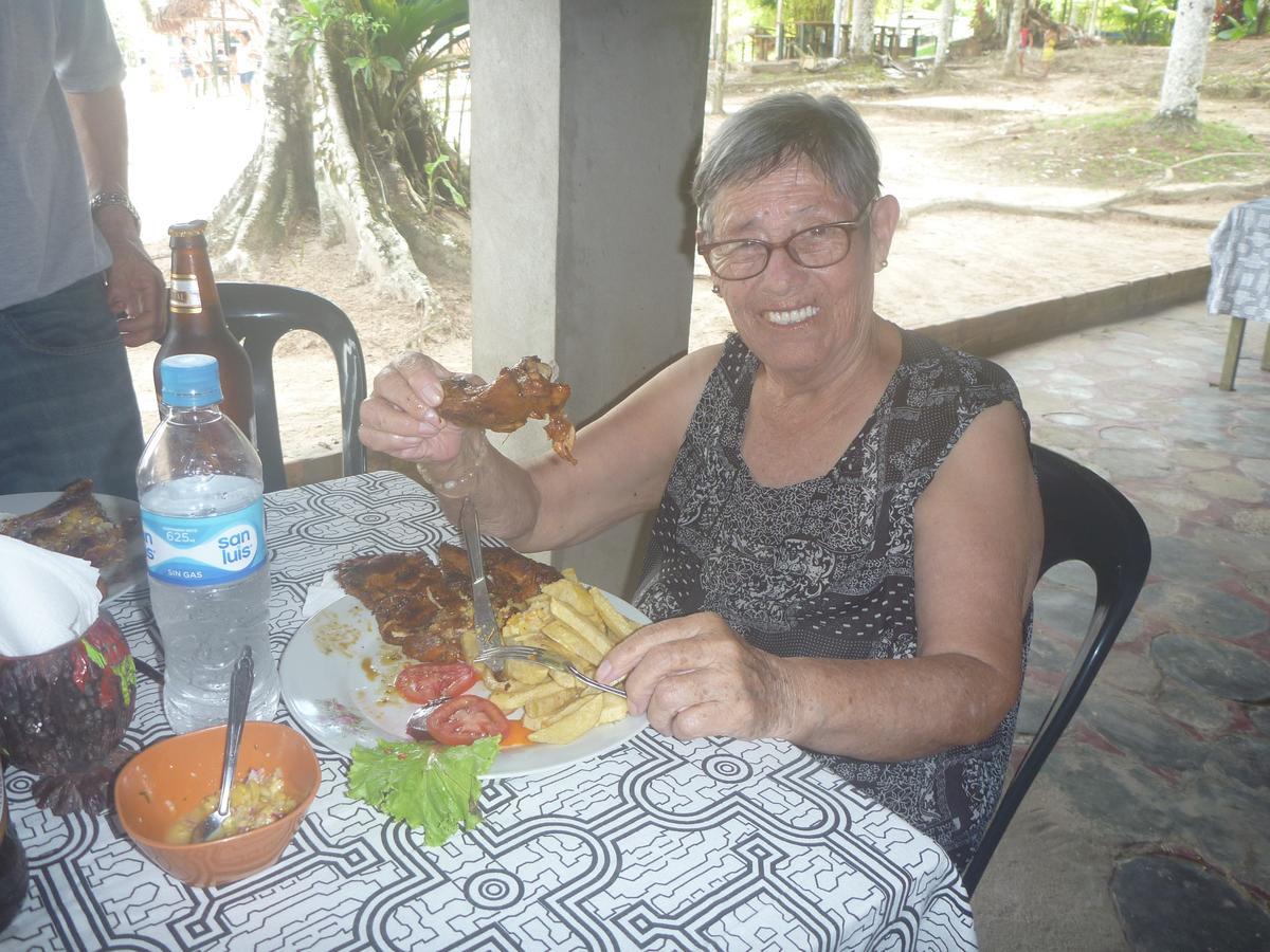 Hospedaje Las Amazonas Iquitos Bagian luar foto