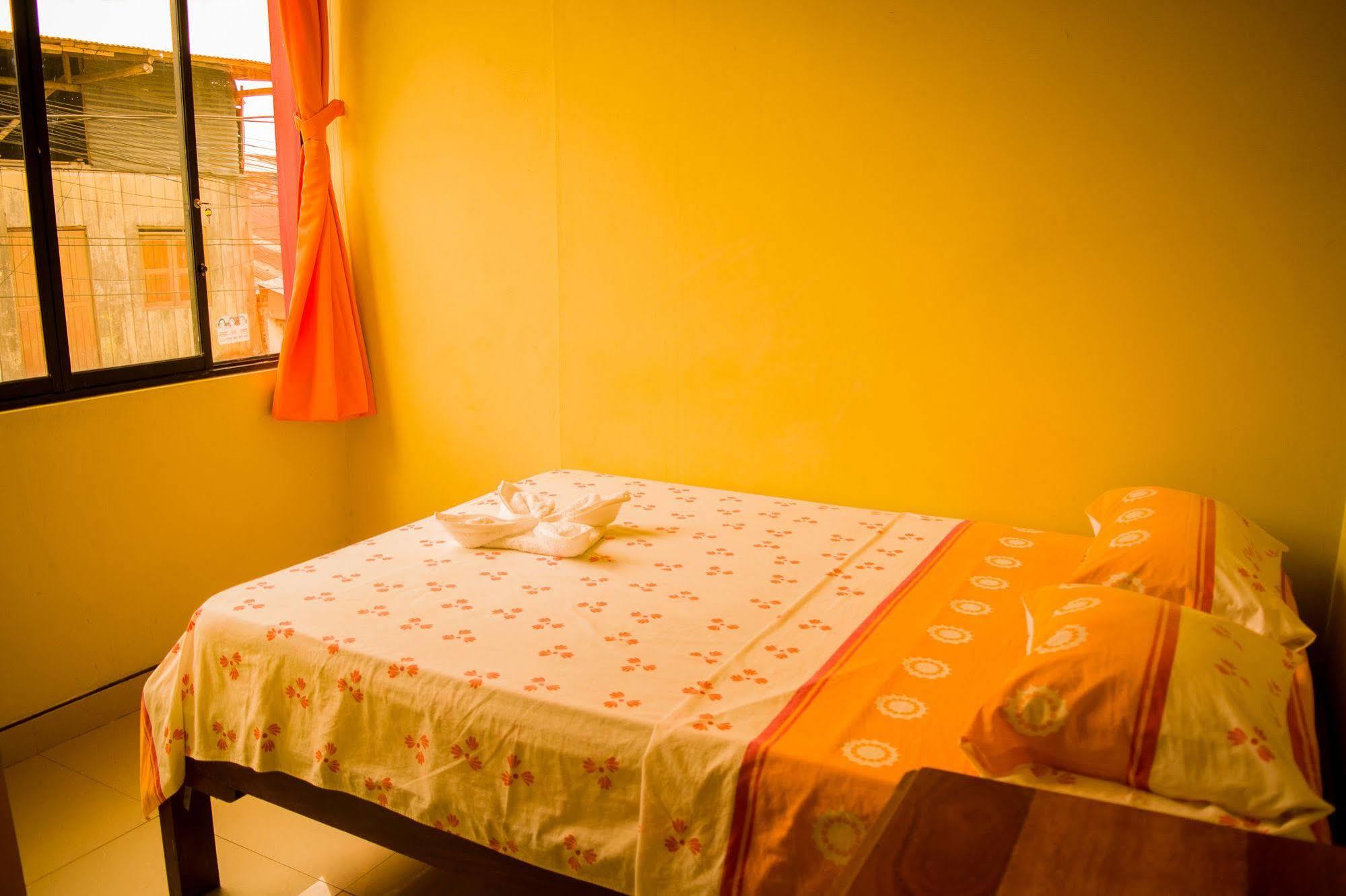 Hospedaje Las Amazonas Iquitos Bagian luar foto