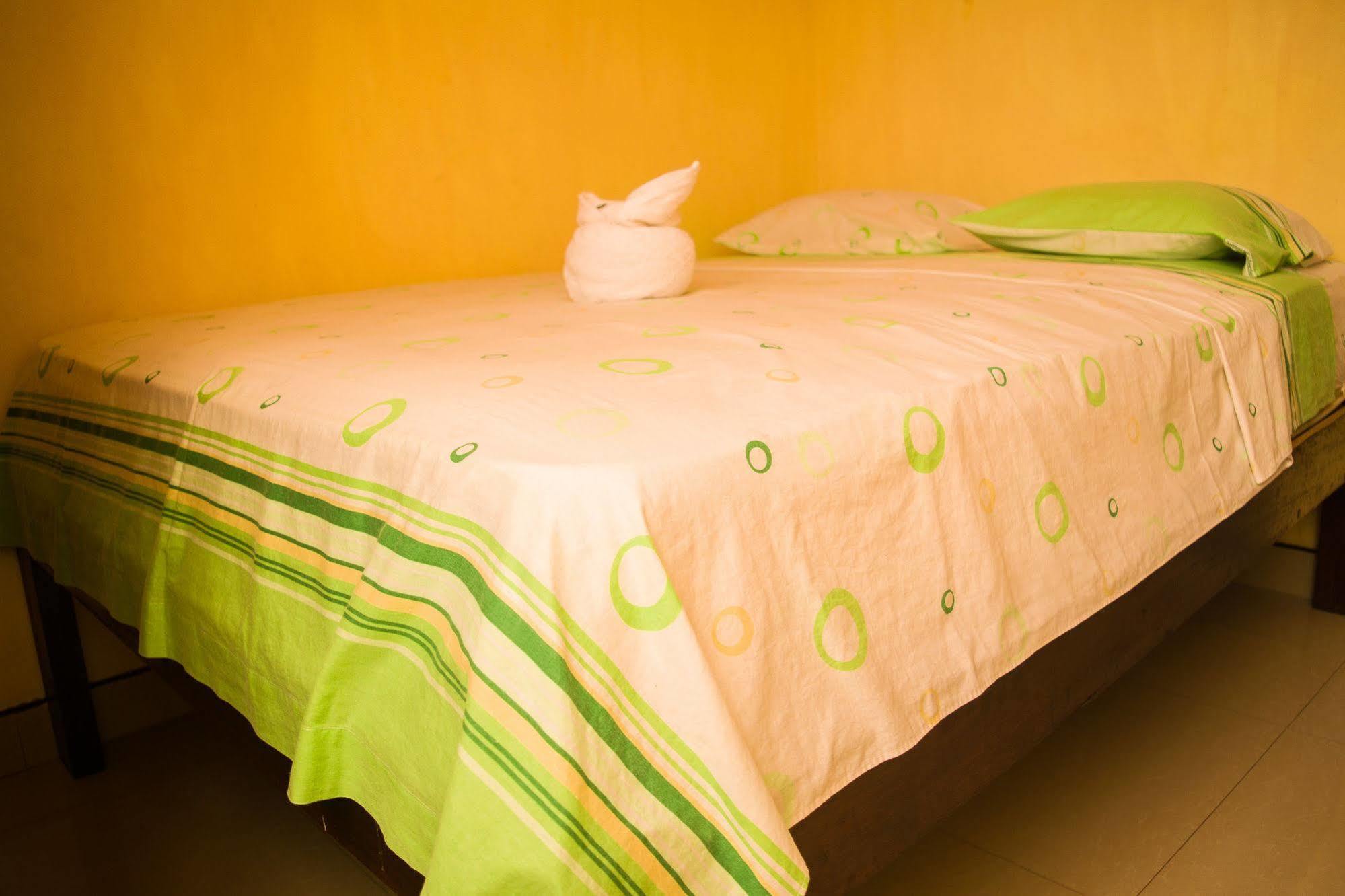 Hospedaje Las Amazonas Iquitos Bagian luar foto