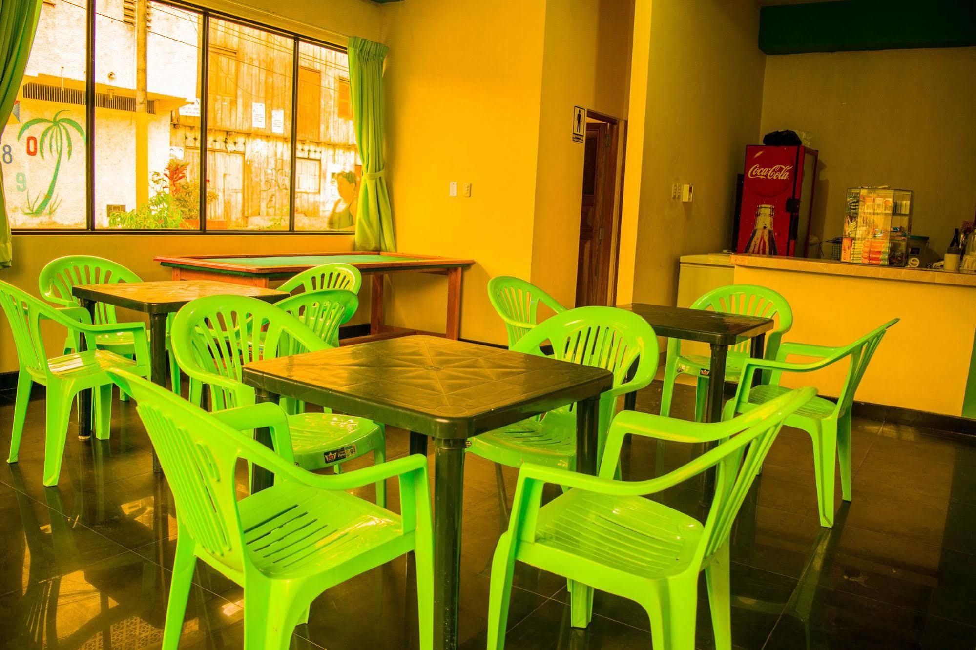Hospedaje Las Amazonas Iquitos Bagian luar foto
